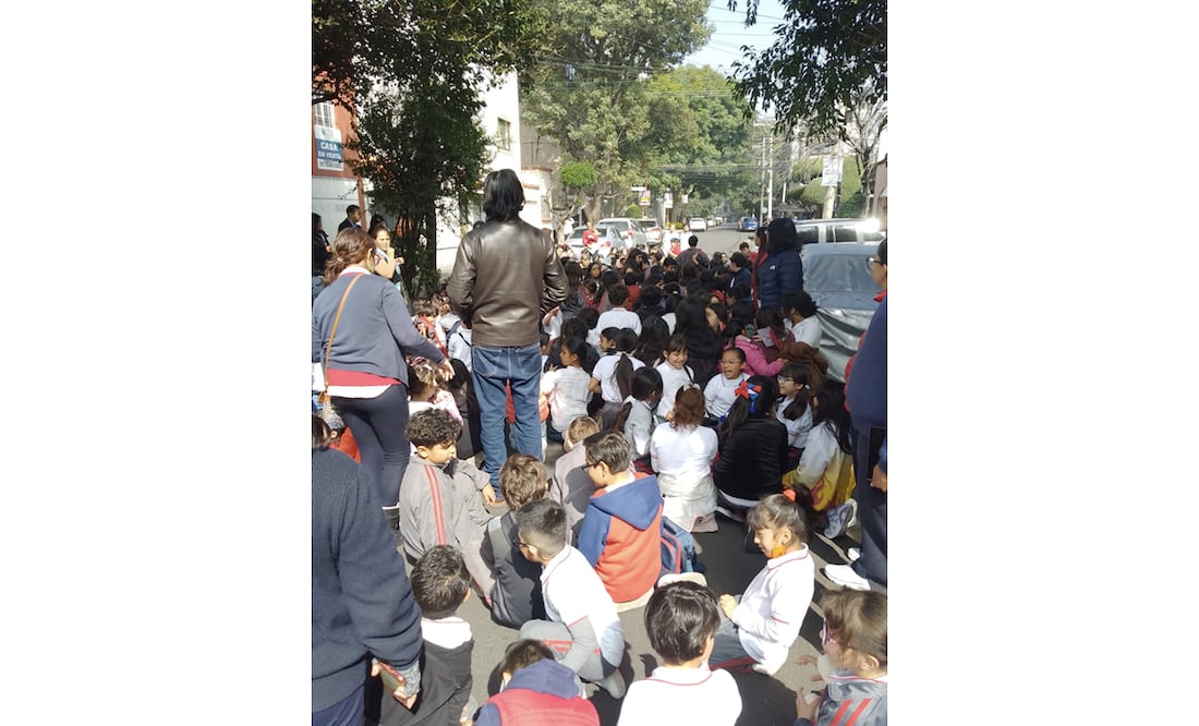 Desalojo de escuelas por microsismos en CDMX. Foto: Guadalupe Galván