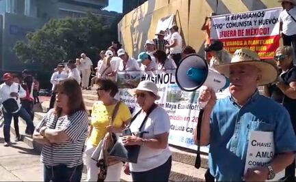 Marchan contra políticas de AMLO por primer año de gobierno