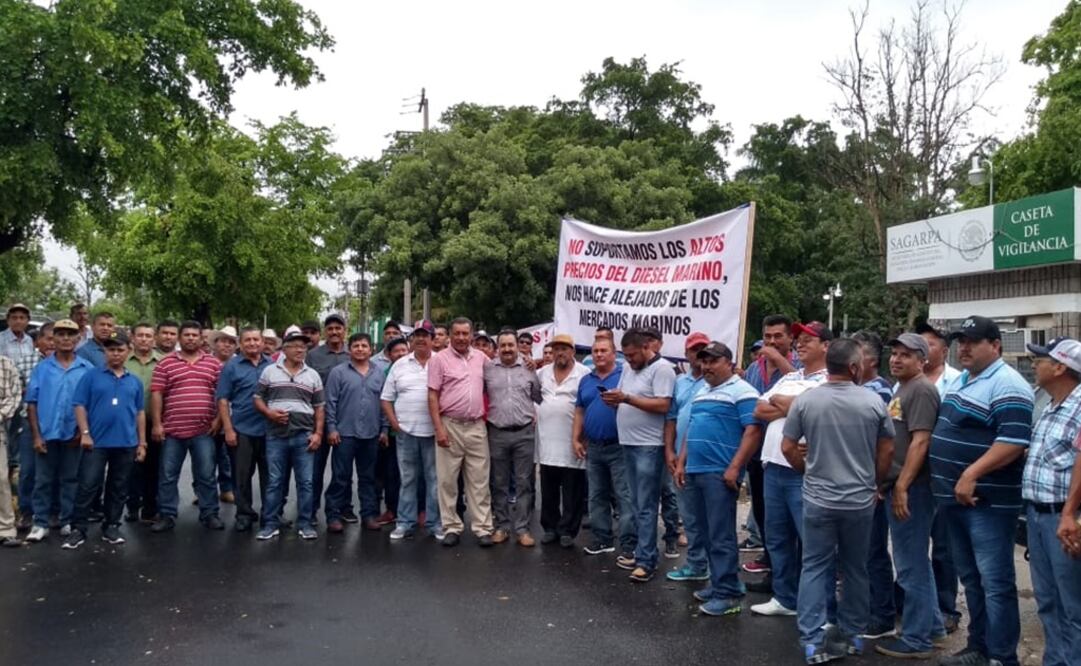 Pescadores en la delegación de la Sader en Sinaloa / Cortesía