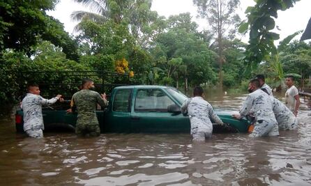 Intensifica Ejército, Marina y GN apoyo a la población afectada de Tabasco y Chiapas por lluvias