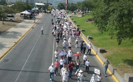 Realizan marcha anti AMLO en Nuevo León