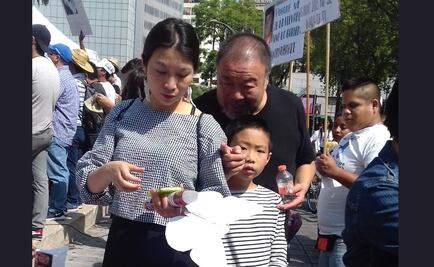 Ai Weiwei se solidariza con madres de desaparecidos