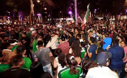 Afición festeja en el Ángel Copa Oro del Tri