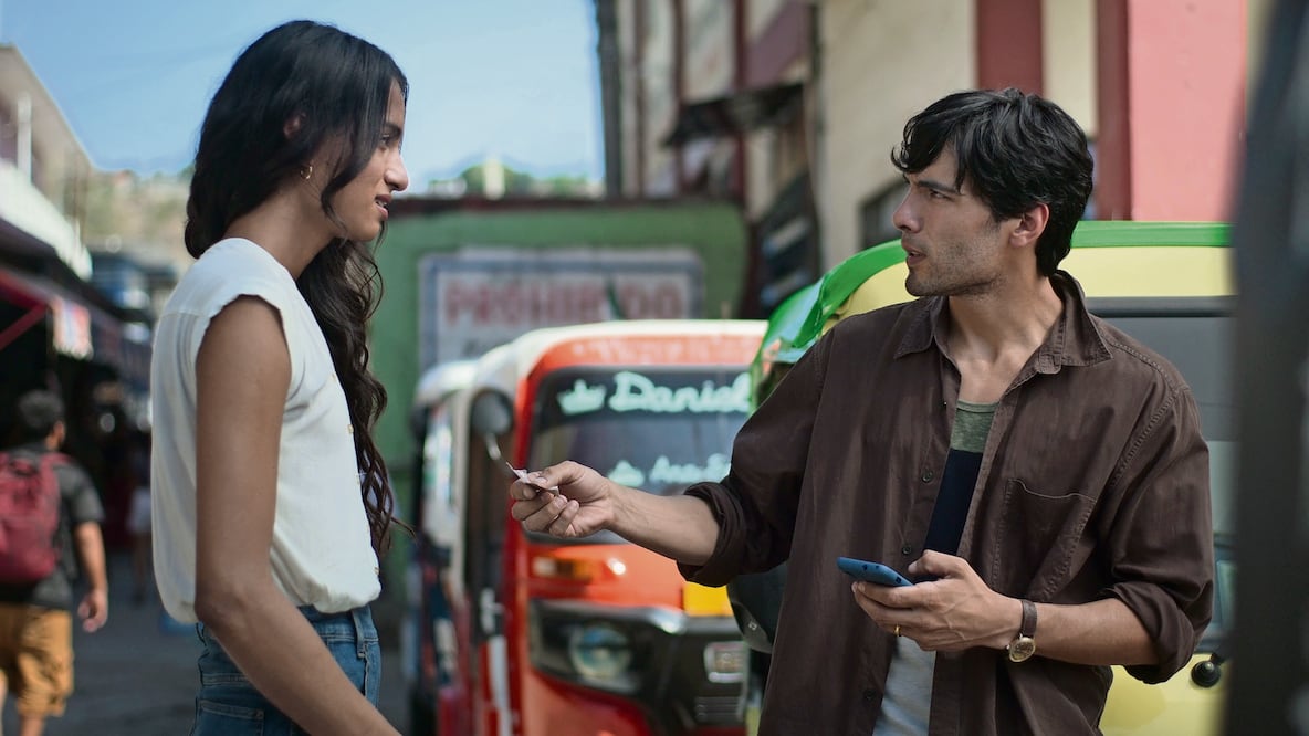 Manuel y Eric se vuelven amigos inseparables tras ser testigos de un evento trágico que los obliga a guardar silencio para siempre. Foto: de NETFLIX