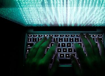 FBI alerta que hackers chinos intentan "robar" información sobre vacunas contra covid-19