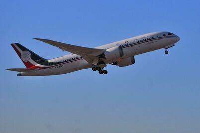 Retrasos de vuelos pasan hasta con el avión presidencial, dice AMLO