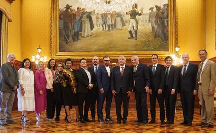 AMLO desayuna con representantes de Sociedad de Autores y Compositores de México
