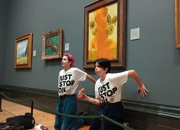 Activistas comparecen ante un tribunal británico por lanzar sopa de tomate a un cuadro de Vincent Van Gogh