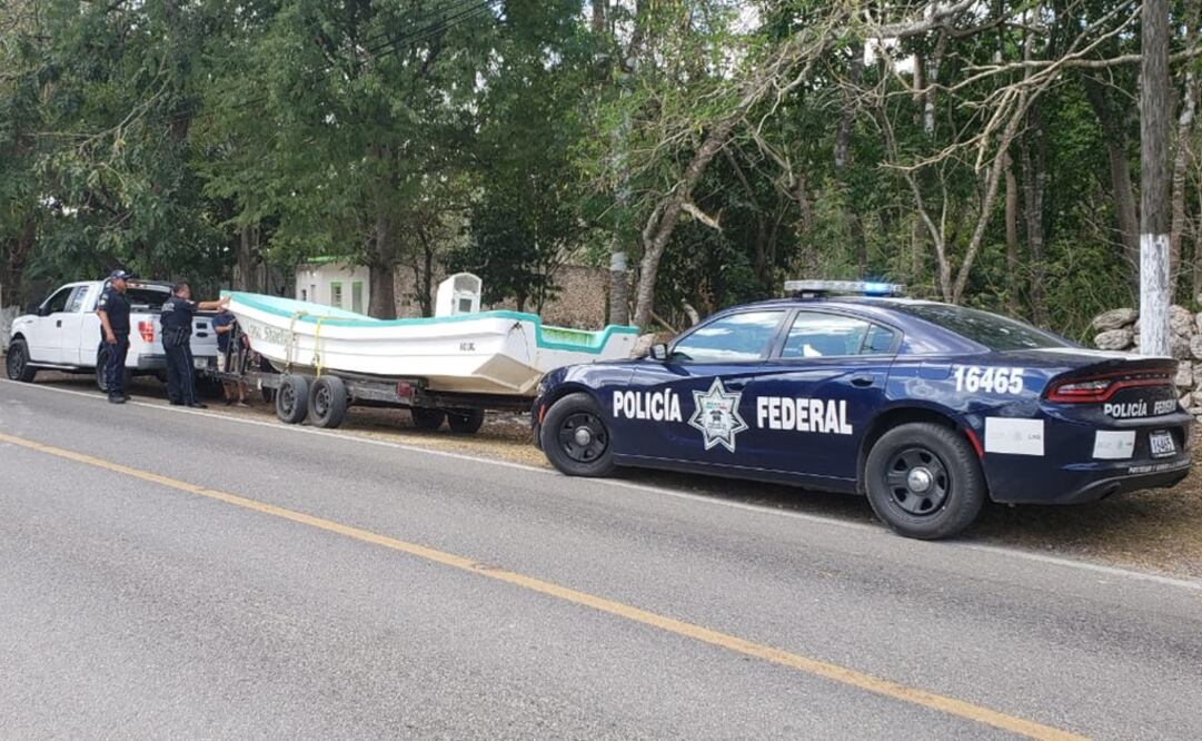 Elementos de la Policía Federal decomisaron una lancha que tenía documentación falsa. Foto: Cortesía 