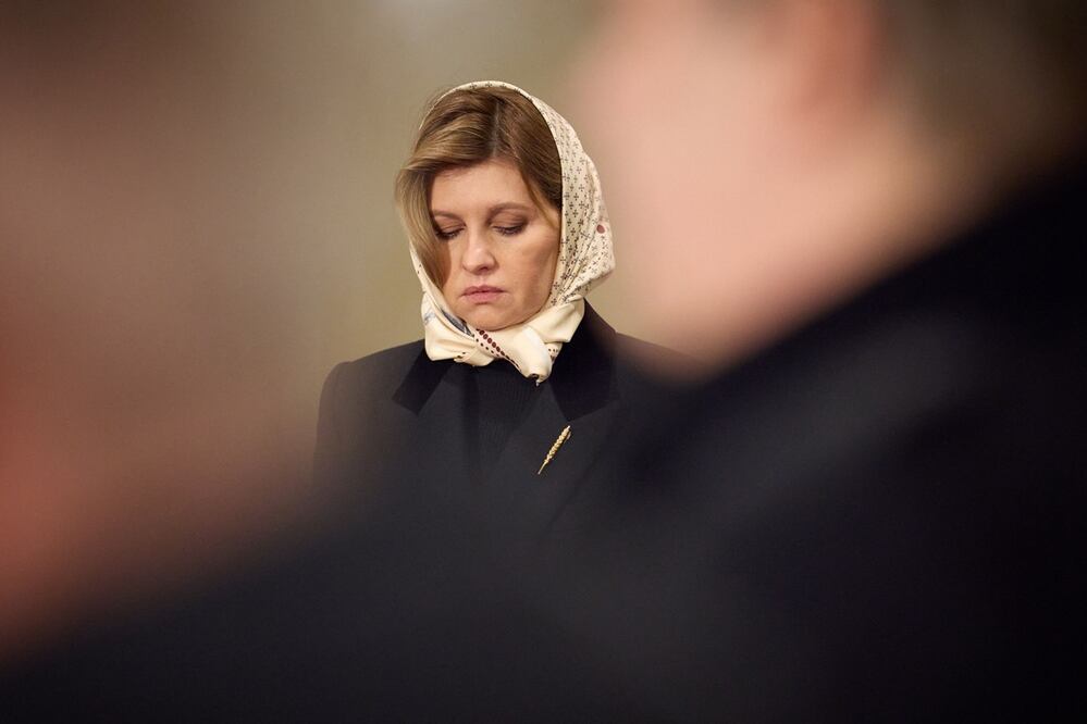 Olena Zelenska, esposa del mandatario ucraniano, Volodimir Zelensky, en una ceremonia de homenaje a las víctimas de la hambruna de 1932-1933. Foto: AFP