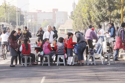 Toman clases en Reforma; exigen comprar el plantel