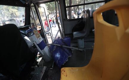 Dan de alta a lesionados tras choque de Metrobús y camión de pasajeros en Reforma