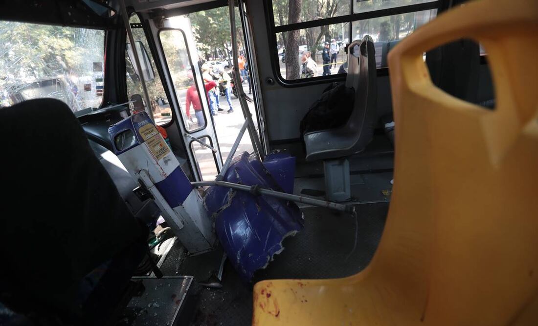 Bomberos de Ciudad de México iniciaron con la labores de rescate. Foto: Ernesto Álvarez, El Gráfico