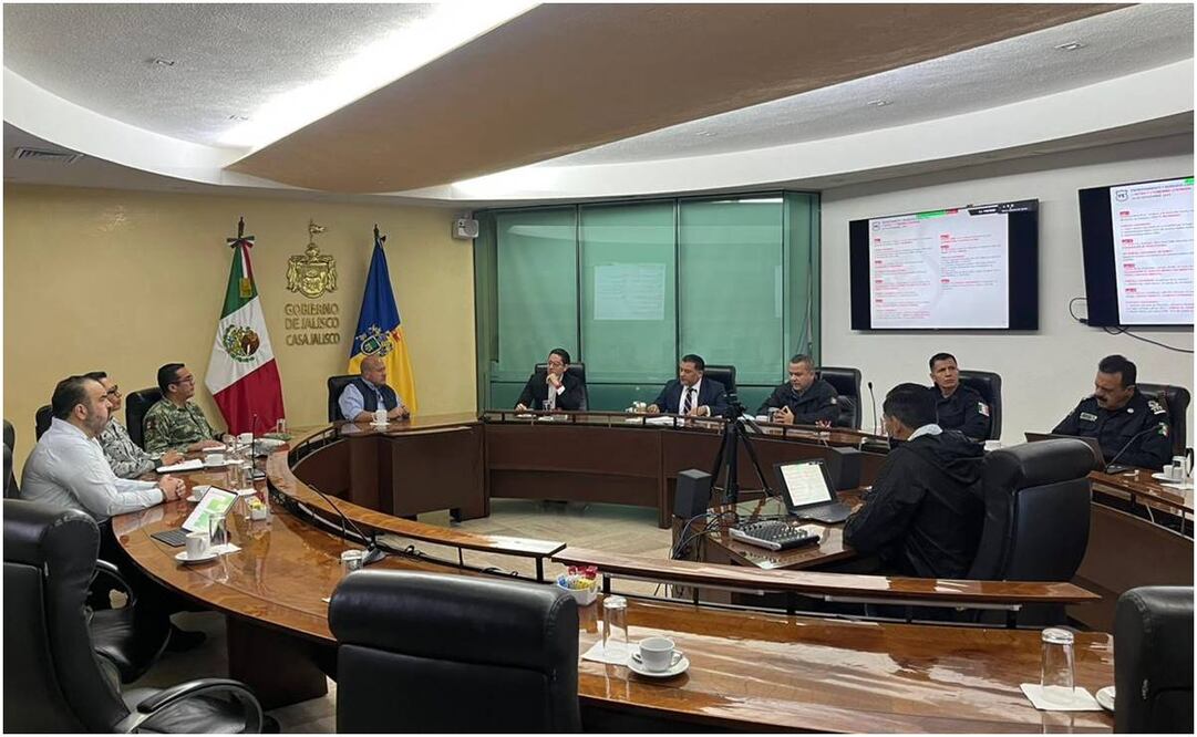 Enrique Alfaro con el gabinete de seguridad de Jalisco tras ataques en Ocotlán. Foto: Especial