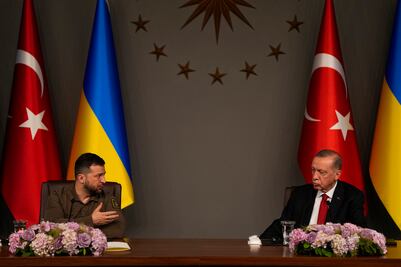 Erdogan, presidente turco, dice ante Zelensky que Ucrania "merece entrar en la OTAN"