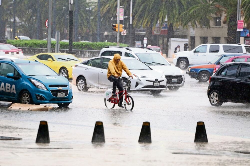 Autoridades pidieron extremar precauciones por alza en el nivel del agua en Benito Juárez, Cuauhtémoc y Gustavo A. Madero (BERENICE FREGOSO. EL UNIVERSAL)