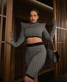 Rosalía tiene el bikini perfecto para definir tu cintura 