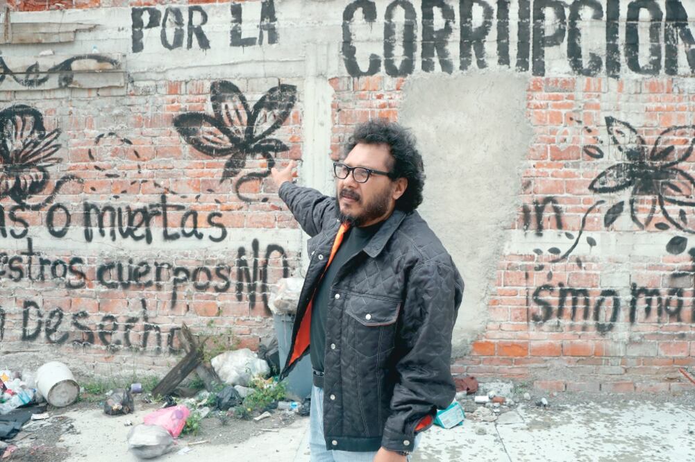 De vez en cuando, Fernando Sánchez Lira visita el predio de la colonia Obrera donde se alzaba el edificio en el que trabajaba su madre y hermana. “Algo te jala a estar ahí”, afirma. (Fotos: ARIEL OJEDA)