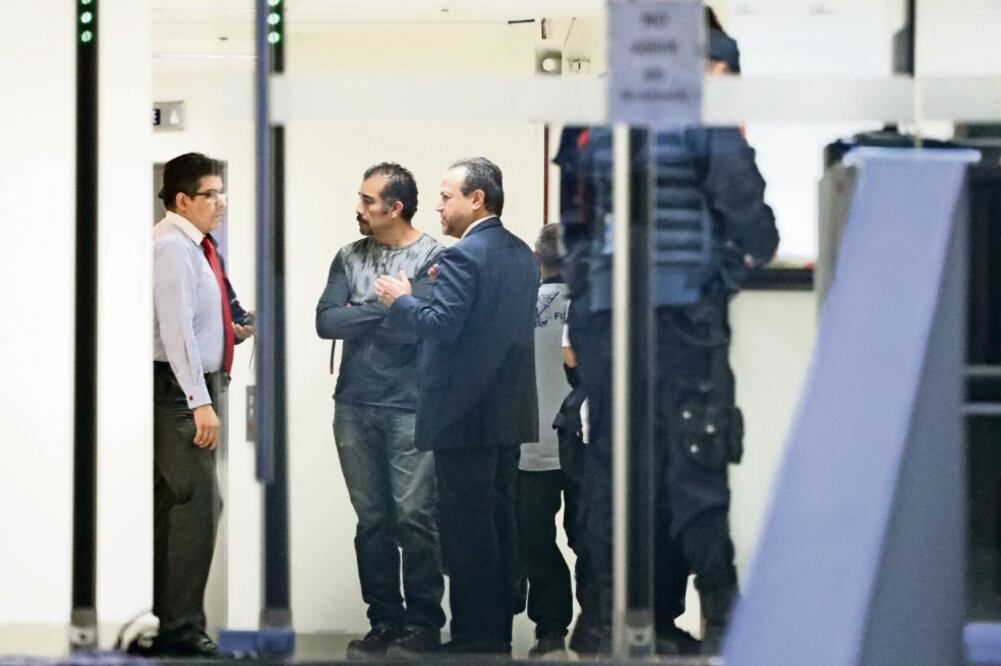 A la maratónica audiencia para determinar la situación jurídica del DRO Juan “N” acudieron padres de los menores que murieron en el colegio Rébsamen . (ARIEL OJEDA. EL UNIVERSAL)