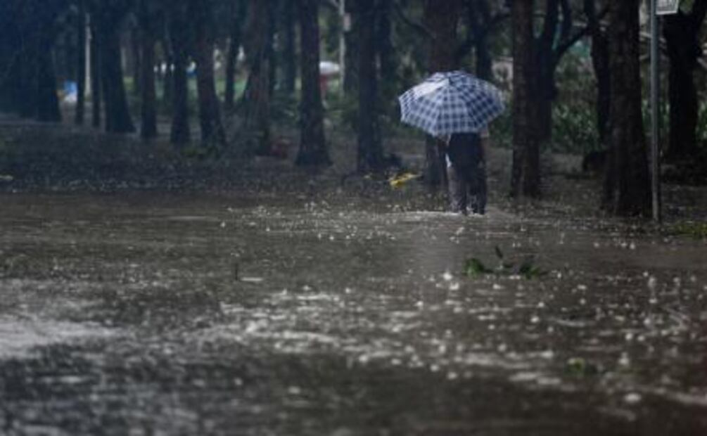 Tifón Mangkhut llega a sureste de China; reportan dos muertos