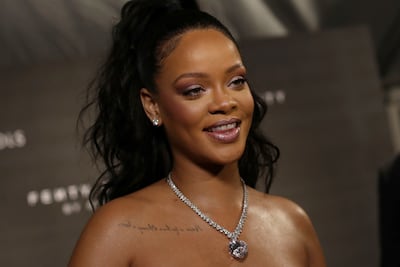 Conoce al diseñador de los famosos mini-lentes de Rihanna