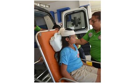 Tras regaño, niño de 4 años clava tijeras a su hermana en la cabeza