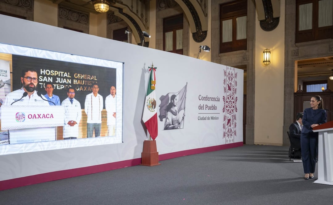 Alejandro Svarch en enlace directo en la conferencia matutina tras la inauguración del Hospital General de Tuxtepec, Oaxaca. Foto: Presidencia