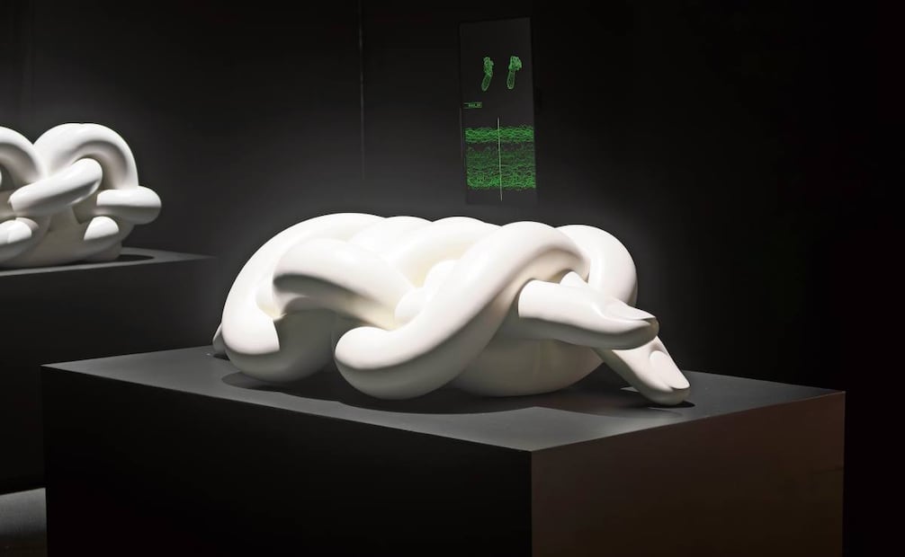 Amor Muñoz rinde homenaje a las manos con Dedo macramé. Foto: Museo Marco