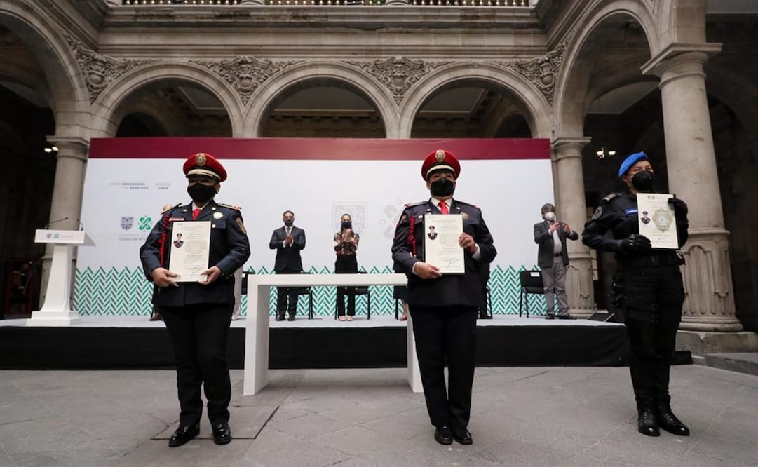 La jefa de Gobierno, Claudia Sheinbaum Pardo, encabezó la ceremonia de entrega de ascensos a mil 571 mujeres policías. Foto: Especial 