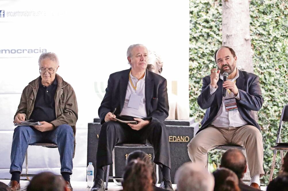 En el foro Encuentro Nacional por la Justicia, la Paz, la Democracia y la Soberanía participaron Carlos Fazio, Rafael Merino y Emilio Álvarez Icaza. (FOTO: ALEJANDRO ACOSTA. EL UNIVERSAL)