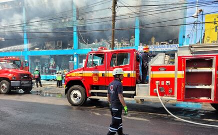 VIDEOS Y FOTOS: Controlan incendio en segundo piso de local comercial en Jardines del Pedregal; evacuan a 100 personas