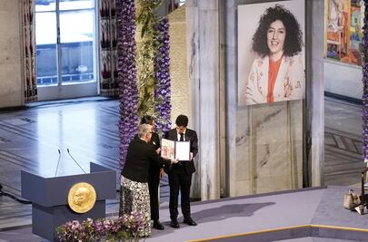 Crema de algas, bacalao y cangrejo; el banquete ofrecido en los Nobel
