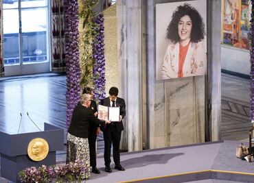 Crema de algas, bacalao y cangrejo; el banquete ofrecido en los Nobel