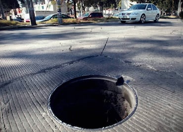 Para que explique por qué faltan tapas de coladeras en CDMX, piden aprobar comparecencia del director de Sacmex