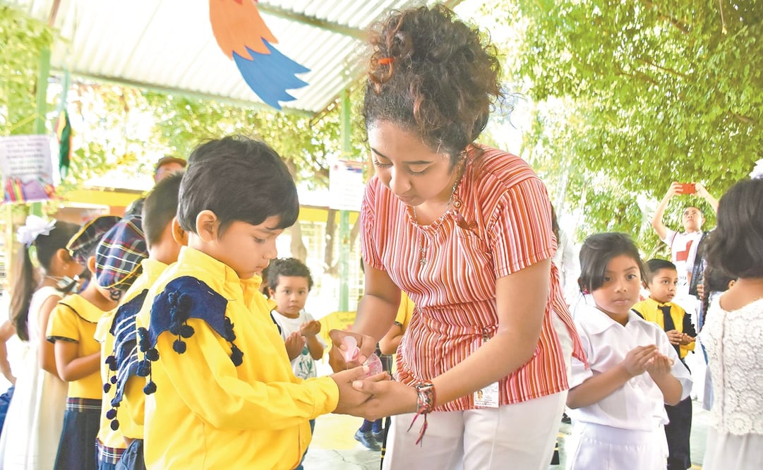 La SEP dijo que la asistencia será voluntaria, pero se deberá firmar una carta responsiva si el alumno o el maestro desean acudir. Foto: ARCHIVO EL UNIVERSAL