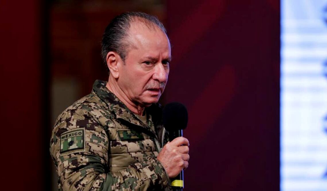 El secretario de Marina, almirante José Rafael Ojeda Durán, aseguró que la Fiscalía General de la República (FGR) lleva la investigación sobre la desaparición de los marinos Victoriano Rodríguez Zurita y Óscar González Andrade. Foto: Diego Simón Sánchez