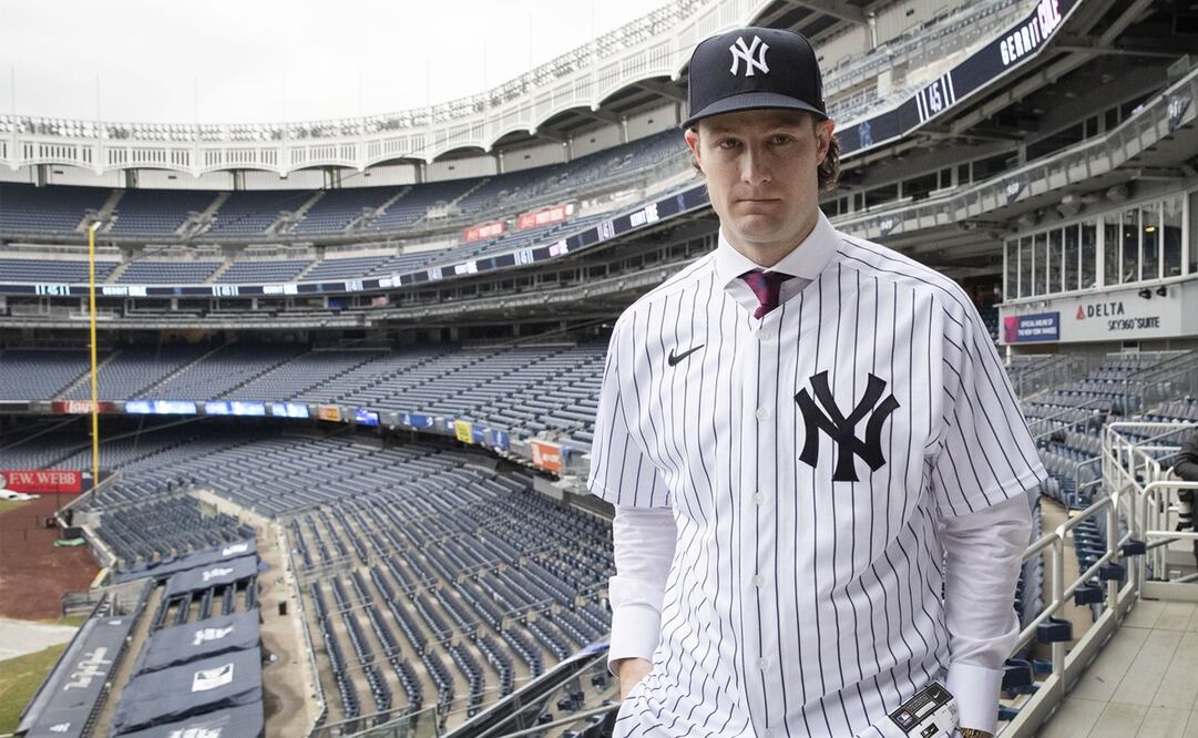 AP Photo/Mark Lennihan