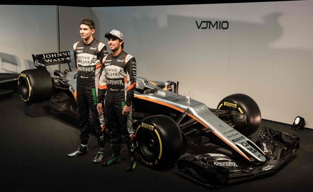 Esteban Ocon y "Checo" Pérez durante la presentación del nuevo Force India para la campaña 2017. AFP