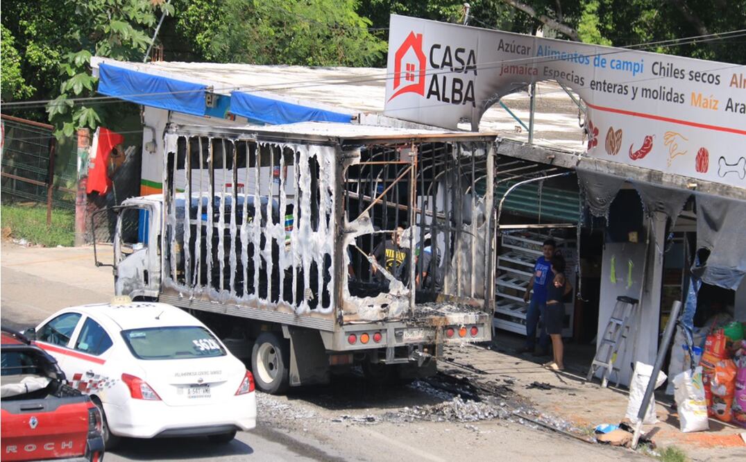 Quema de autos y tiendas presuntamente por el crimen organizado en Villahermosa, Tabasco. Foto: Luma López/EL UNIVERSAL