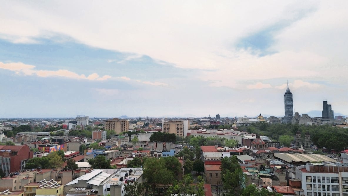 Cerca de las 15:00 horas de ayer, el Índice Aire y Salud reportó mala calidad del aire por ozono, con riesgo alto para la salud, en la capital. Foto: Archivo EL UNIVERSAL