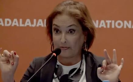 Tras ser abucheada en la FIL por defender a AMLO, Patricia Armendáriz acusa a moderadora