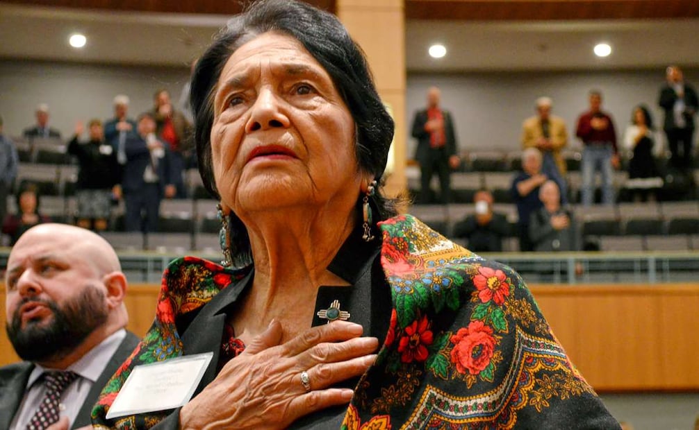 Dolores Huerta, de 95 años y quien mantuvo una relación de pareja con un hermano de Chávez, dijo al diario que Chávez la forzó a tener sexo en dos ocasiones en los años 1960. (18/03/26) Foto: AP