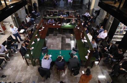 Ante manifestaciones, diputados analizan trasladar sesión del martes a sede alterna