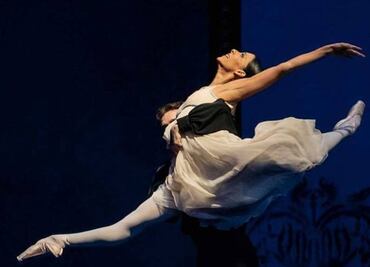 Mexican ballerina Elisa Carrillo receives Marius Petipa Award