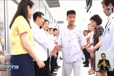 Los 12 niños que estuvieron atrapados en cueva de Tailandia salen del hospital