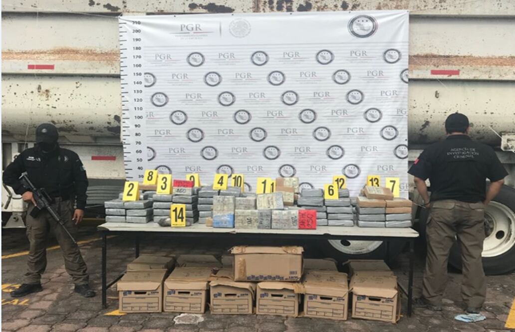 Elementos de la PGR detuvieron a los sujetos sobre la carretera Veracruz-Poza Rica. Foto: Especial