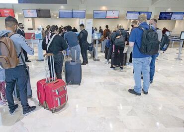 Detienen a 3 con pasaportes falsos en el Aeropuerto Internacional de Mérida