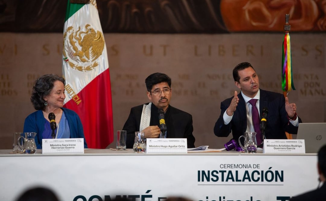 Sara Irene Herrerías Guerra; Hugo Aguilar Ortiz, presidente de la Suprema Corte de Justicia de la Nación; Arístides Rodrigo Guerrero García, presidente del CEM, durante ceremonia del comité especializado de ministras y ministros de materia de transparencia acceso a la información y protección de datos este 8 de diciembre de 2025. Foto: Andrea Murcia/ Cuartoscuro