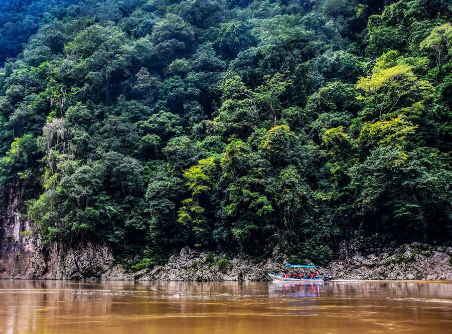 Paseo en lancha a través del Cañón del río Usumacinta.  (Foto: Juan Carlos Reynoso. El Universal) 