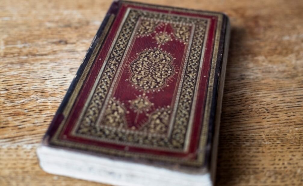 Recuperan libro persa del siglo XV que desató reñida búsqueda entre detectives secretos